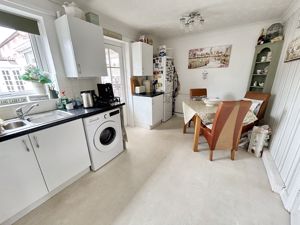 kitchen- click for photo gallery
